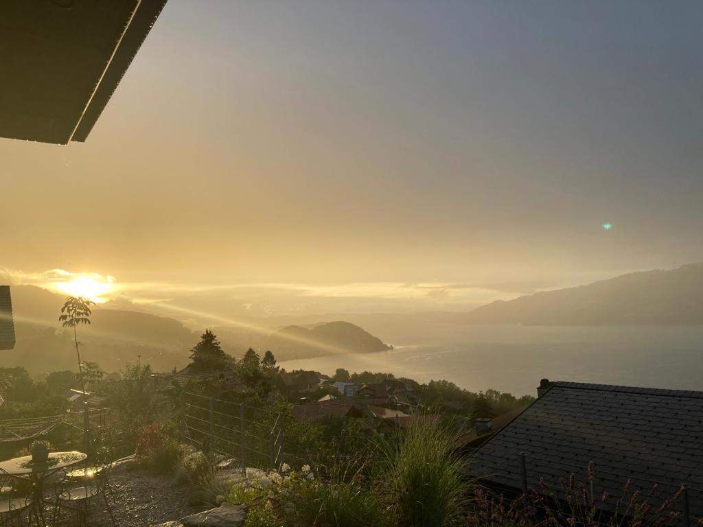 Moderne Unterkunft Mit Panoramablick Auf Thunersee Krattigen Exterior photo