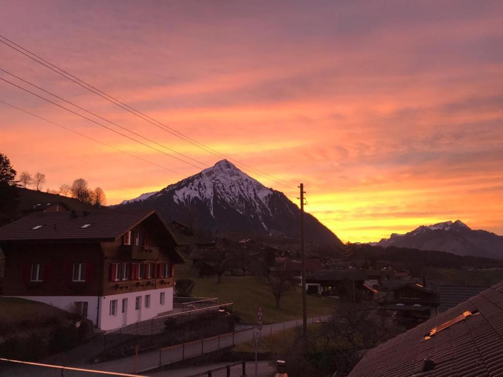 Moderne Unterkunft Mit Panoramablick Auf Thunersee Krattigen Exterior photo